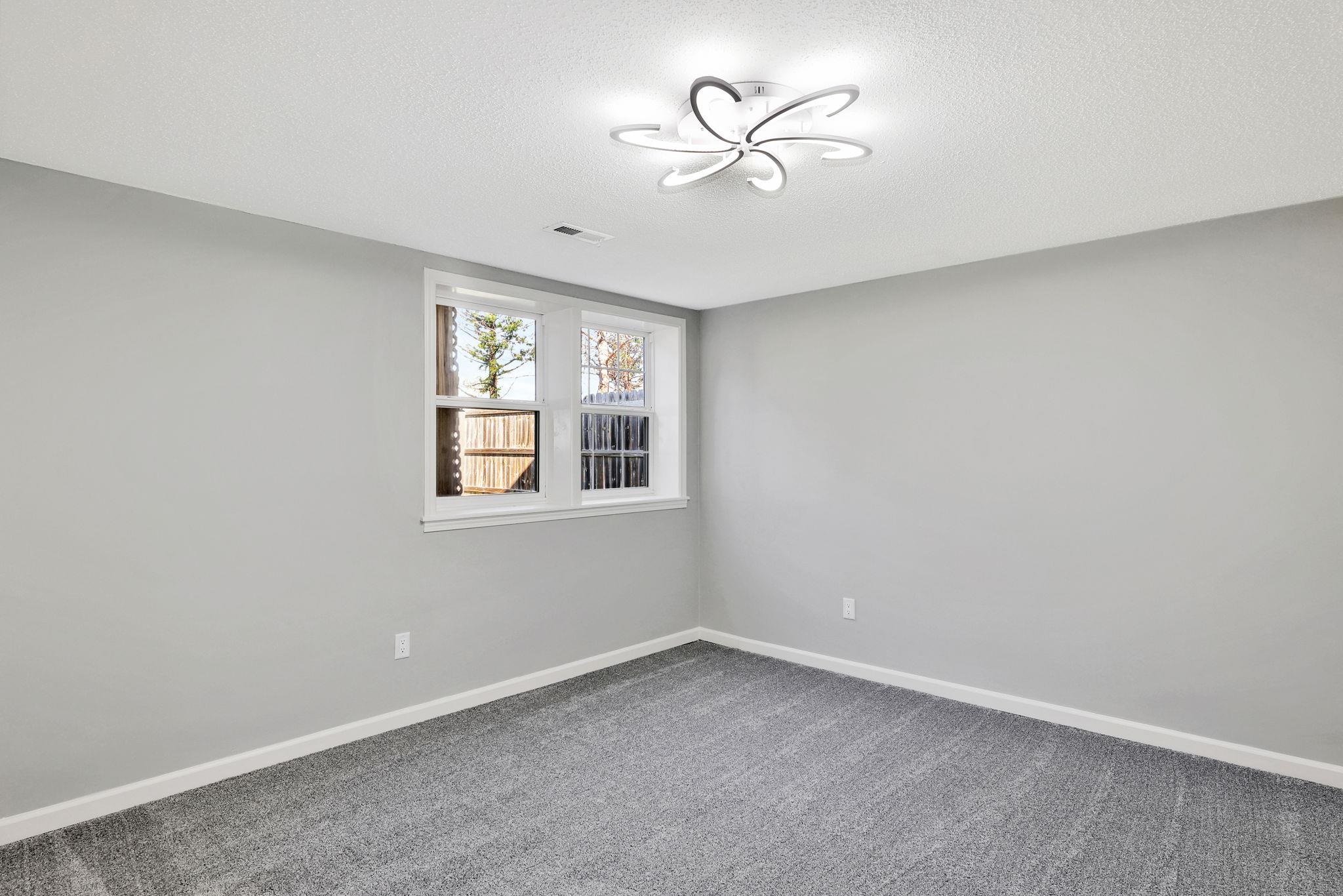 Wichita, Kansas 67207, United States, 3 Bedrooms Bedrooms, ,3 BathroomsBathrooms,Residential,Pending,62333