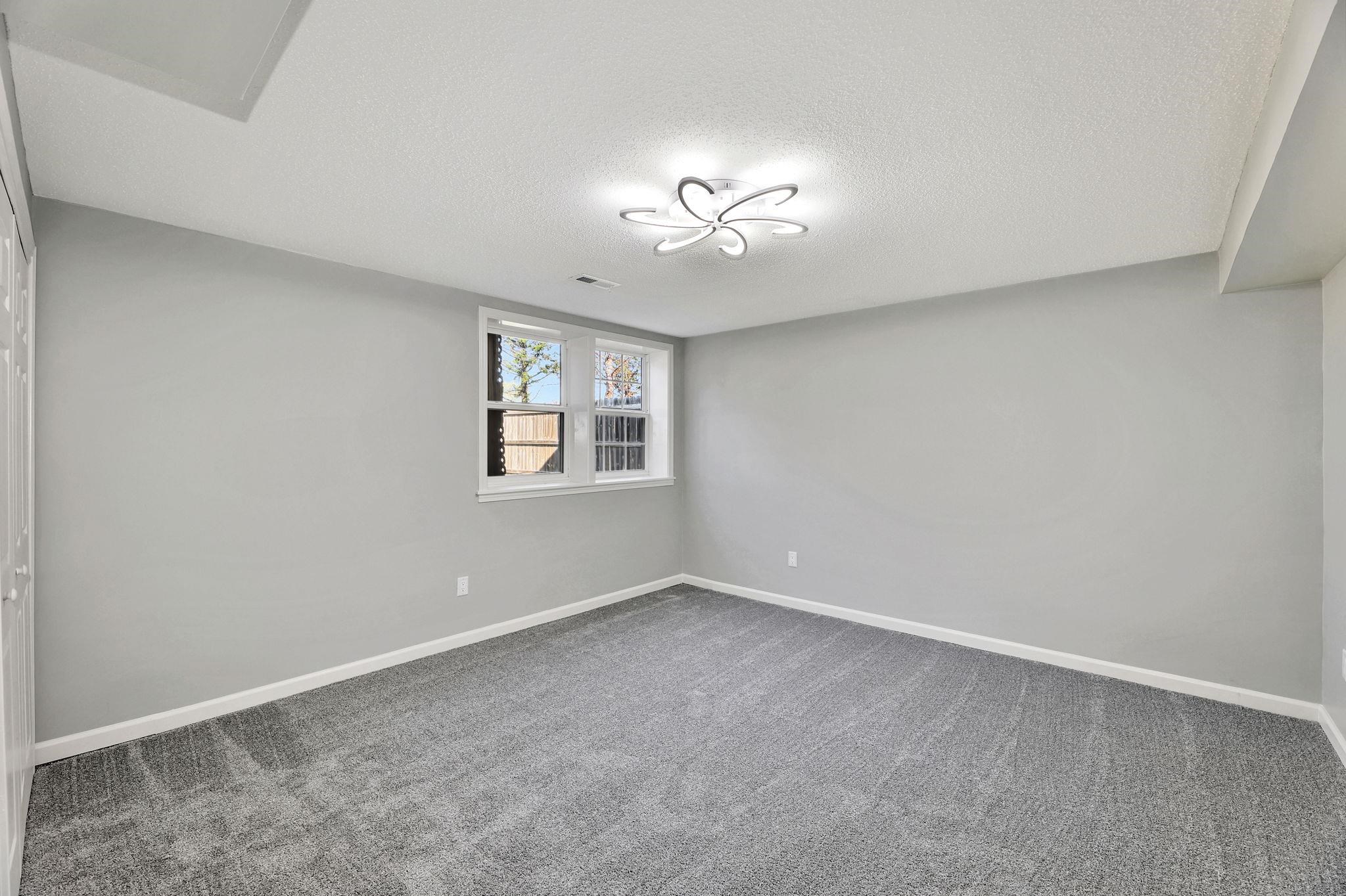Wichita, Kansas 67207, United States, 3 Bedrooms Bedrooms, ,3 BathroomsBathrooms,Residential,Pending,62333