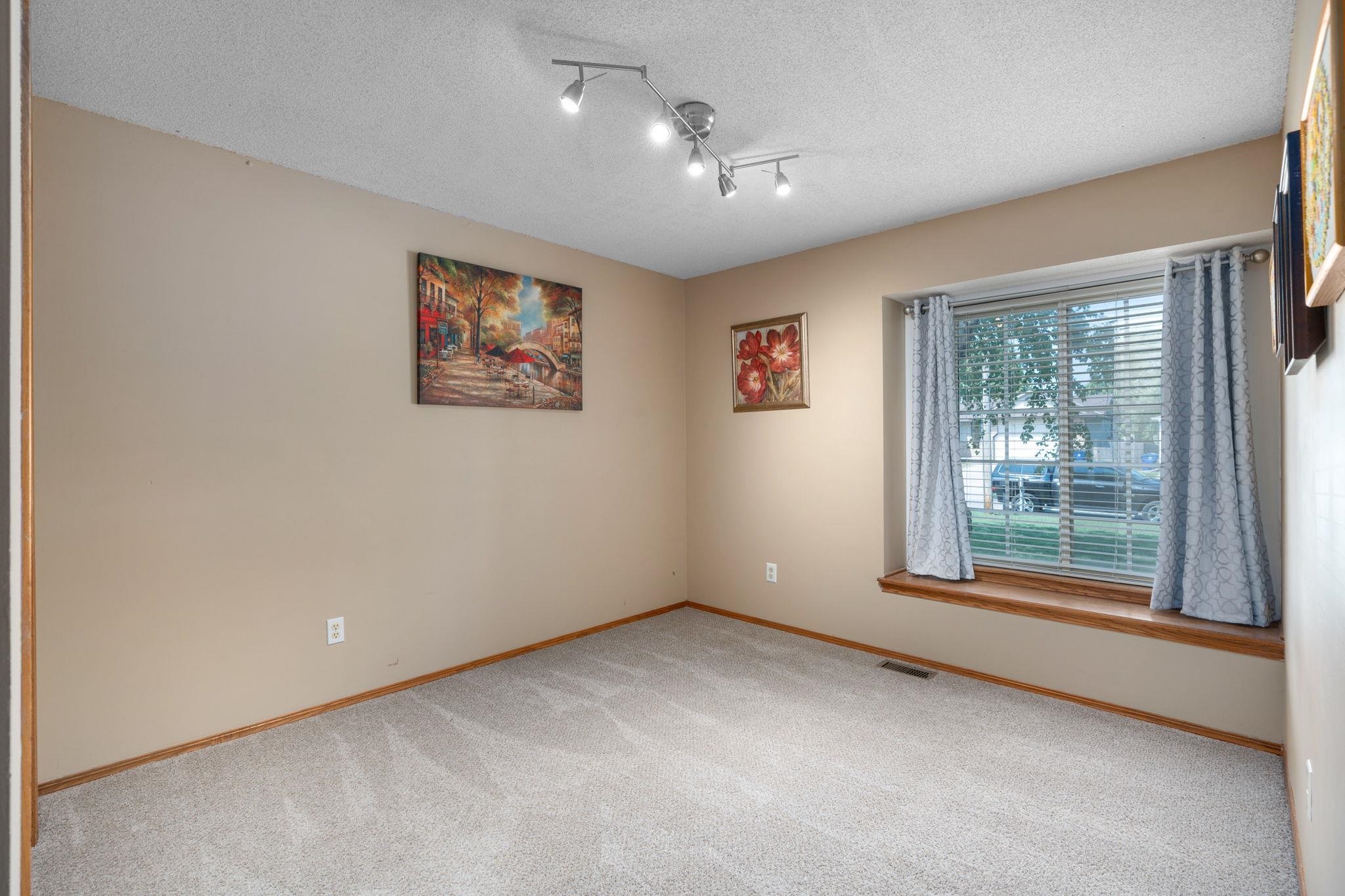 Bel Aire, Kansas 67220, United States, 5 Bedrooms Bedrooms, ,3 BathroomsBathrooms,Residential,Pending,57667