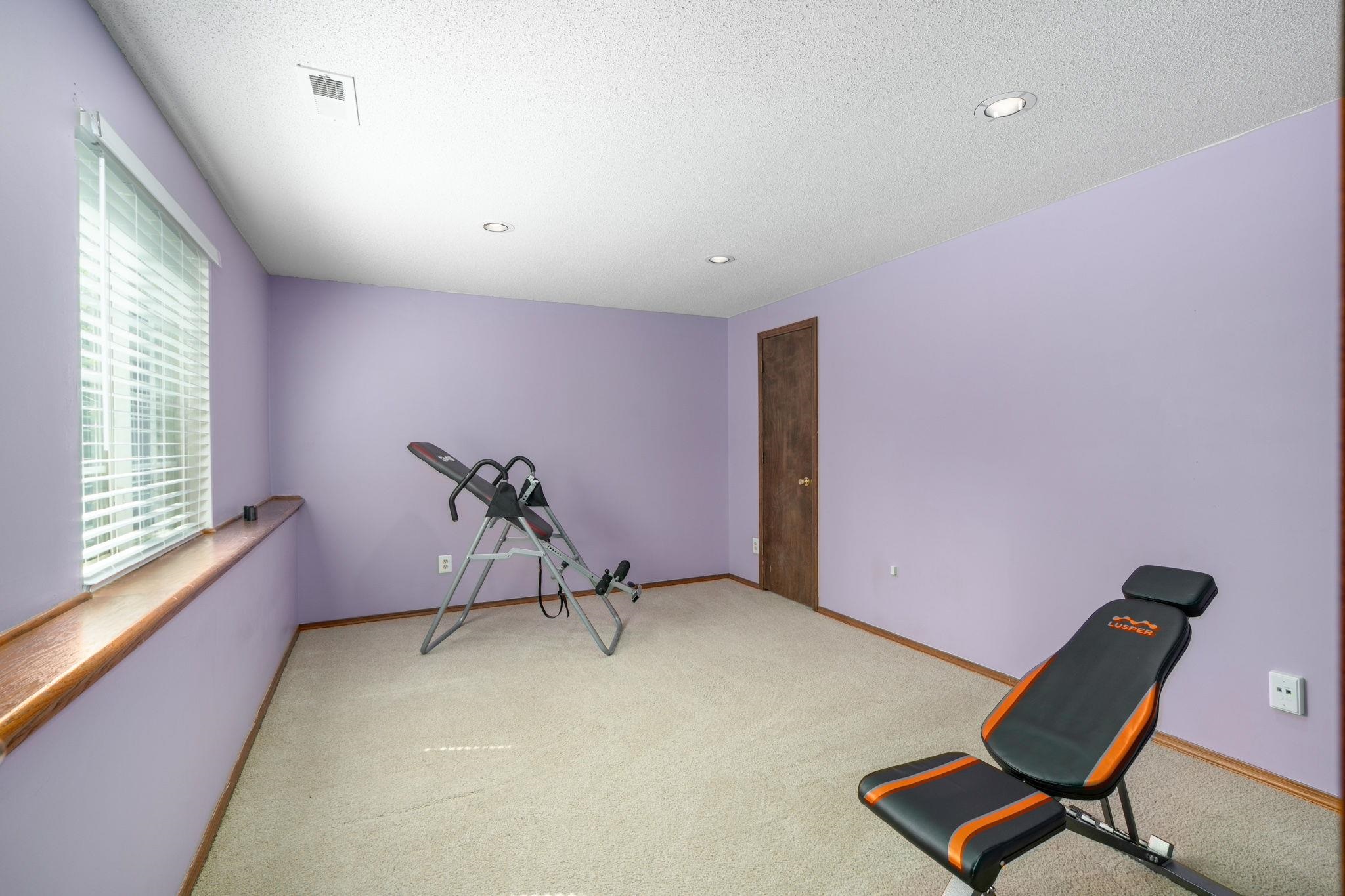 Bel Aire, Kansas 67220, United States, 5 Bedrooms Bedrooms, ,3 BathroomsBathrooms,Residential,Pending,57667