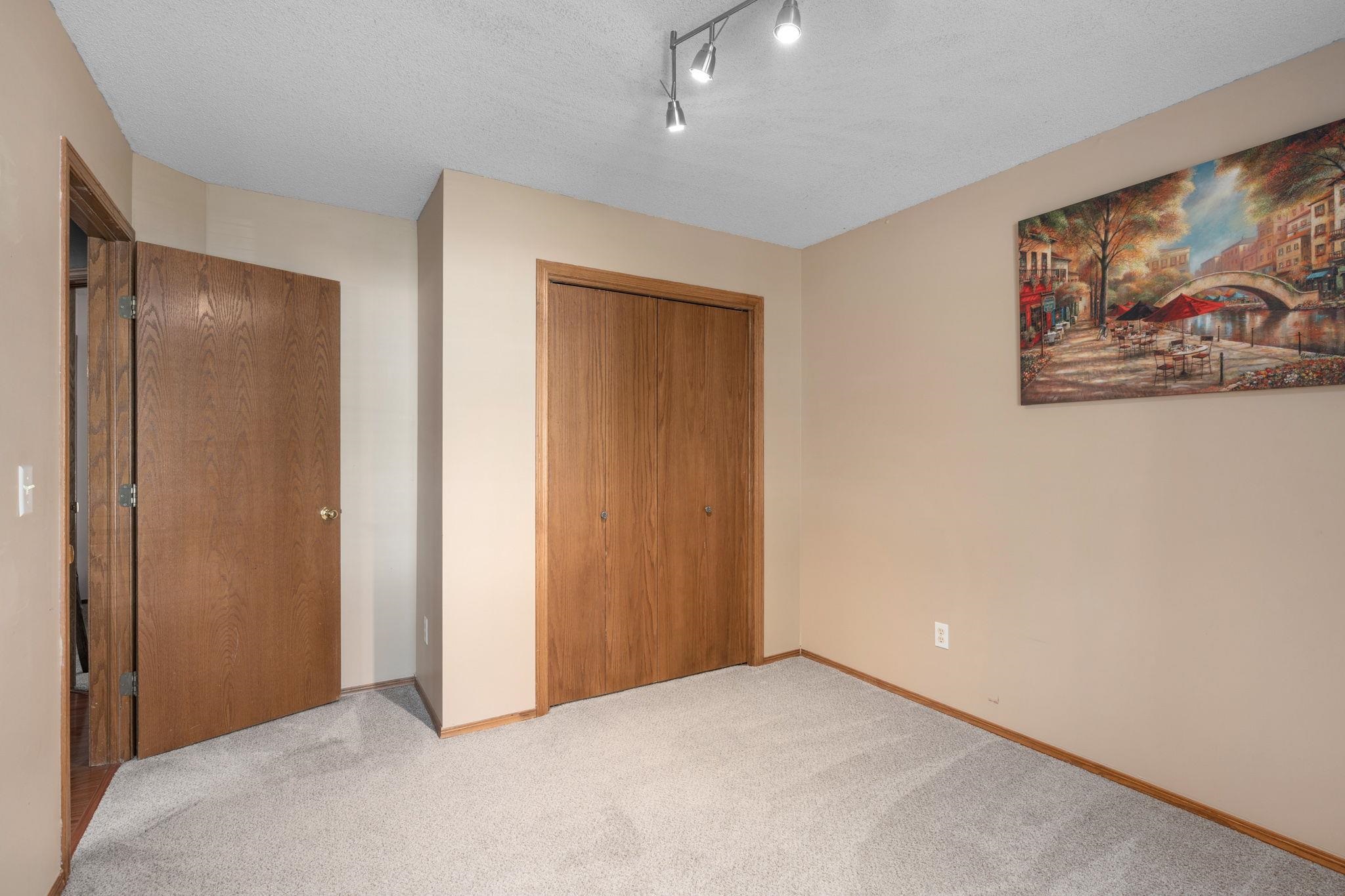 Bel Aire, Kansas 67220, United States, 5 Bedrooms Bedrooms, ,3 BathroomsBathrooms,Residential,Pending,57667