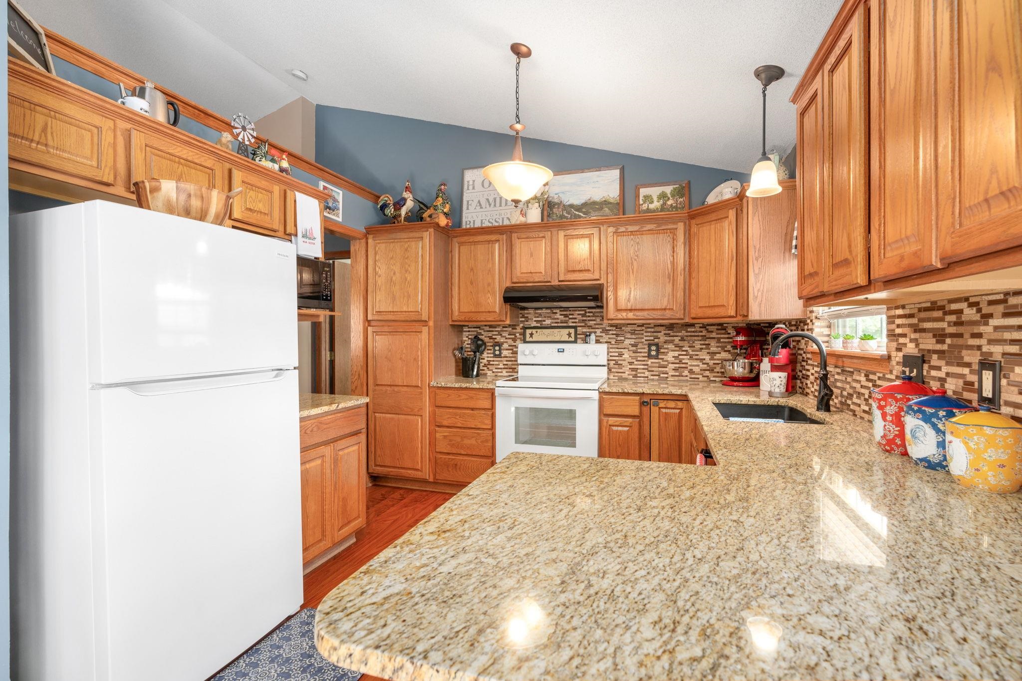 Bel Aire, Kansas 67220, United States, 5 Bedrooms Bedrooms, ,3 BathroomsBathrooms,Residential,Pending,57667