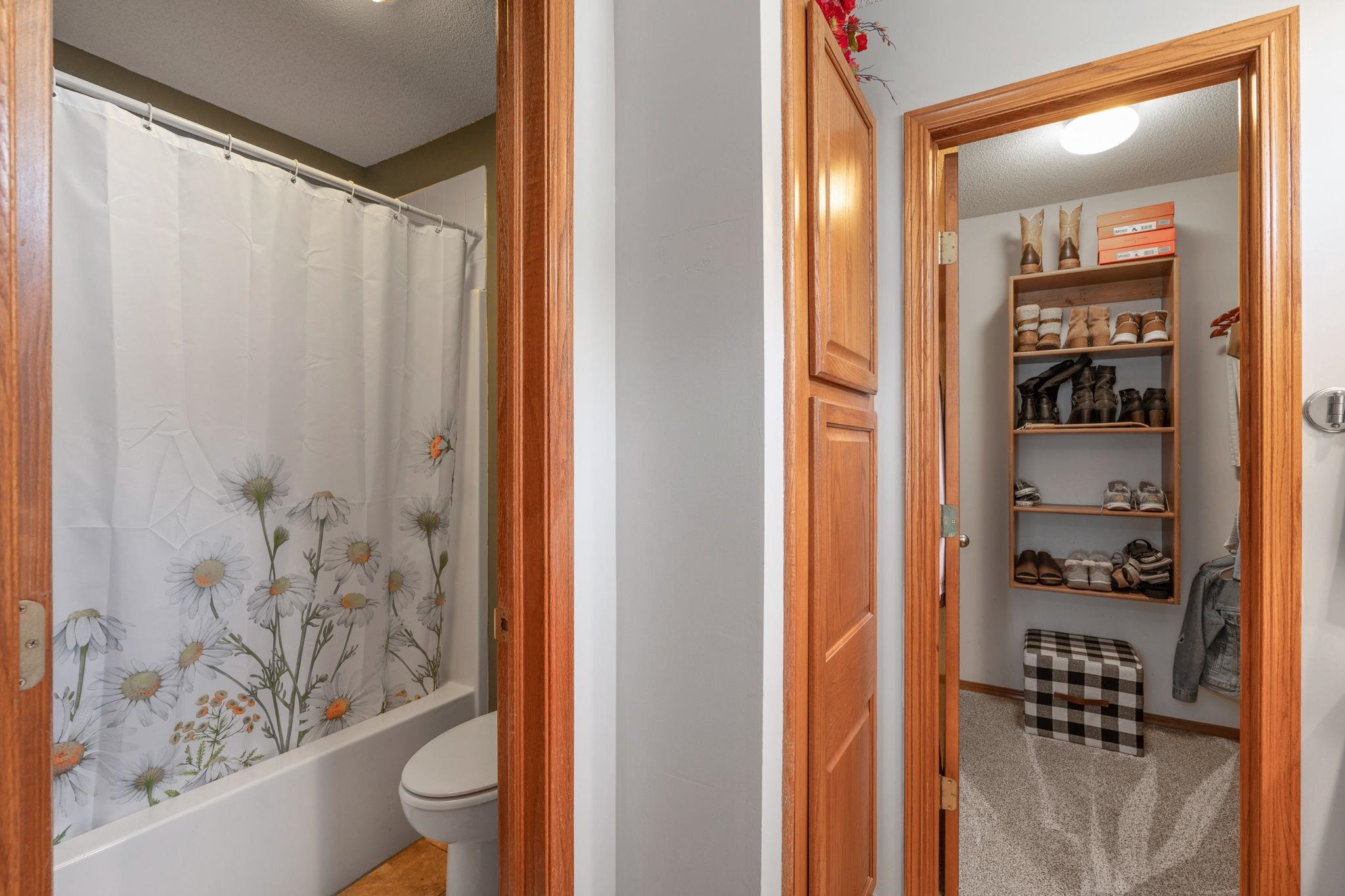 Bel Aire, Kansas 67220, United States, 5 Bedrooms Bedrooms, ,3 BathroomsBathrooms,Residential,Pending,57667