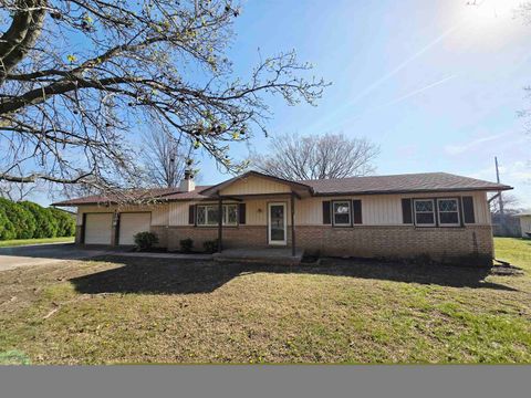Townhouse For Sale - 3200 Cathlinda Dr<br/> Winfield, KS 67156