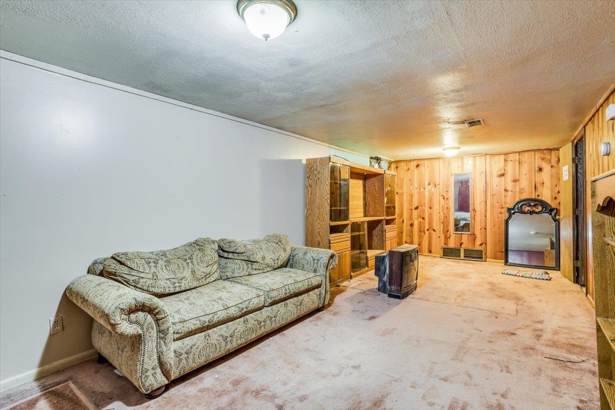311 N Burns Ave, Valley Center, Kansas image 25