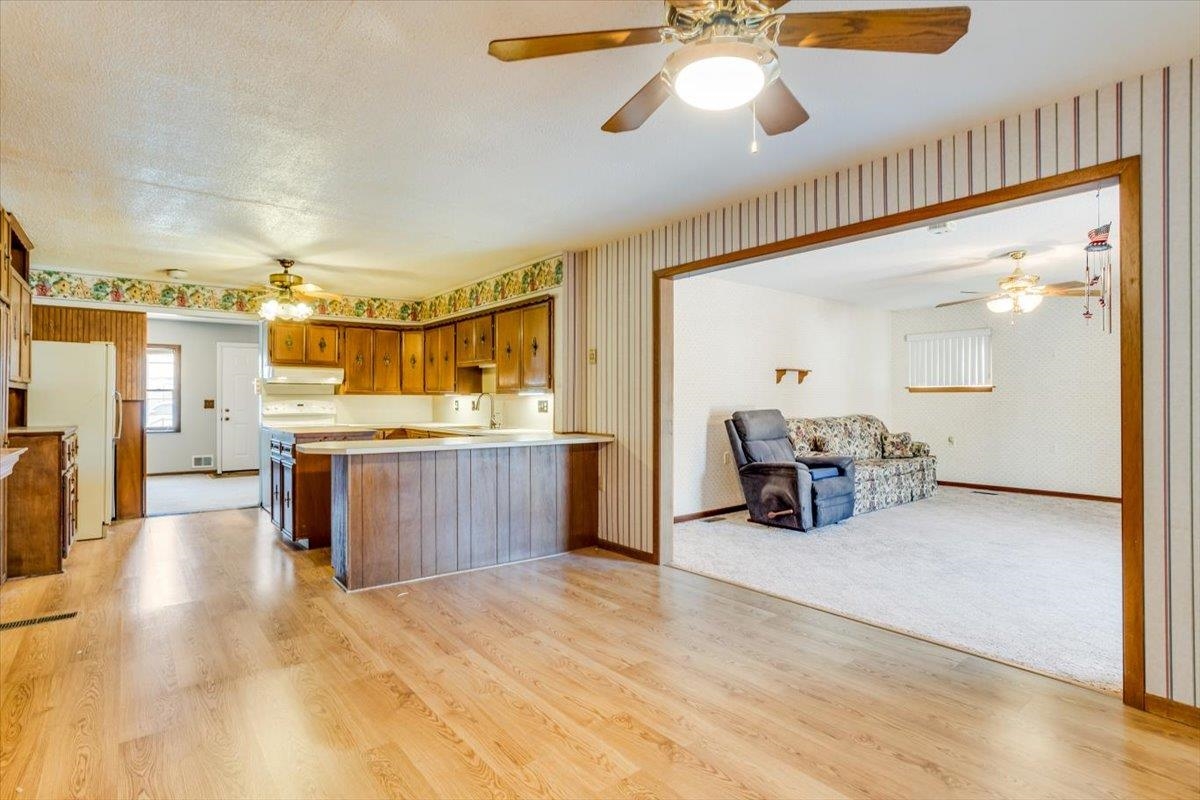311 N Burns Ave, Valley Center, Kansas image 14