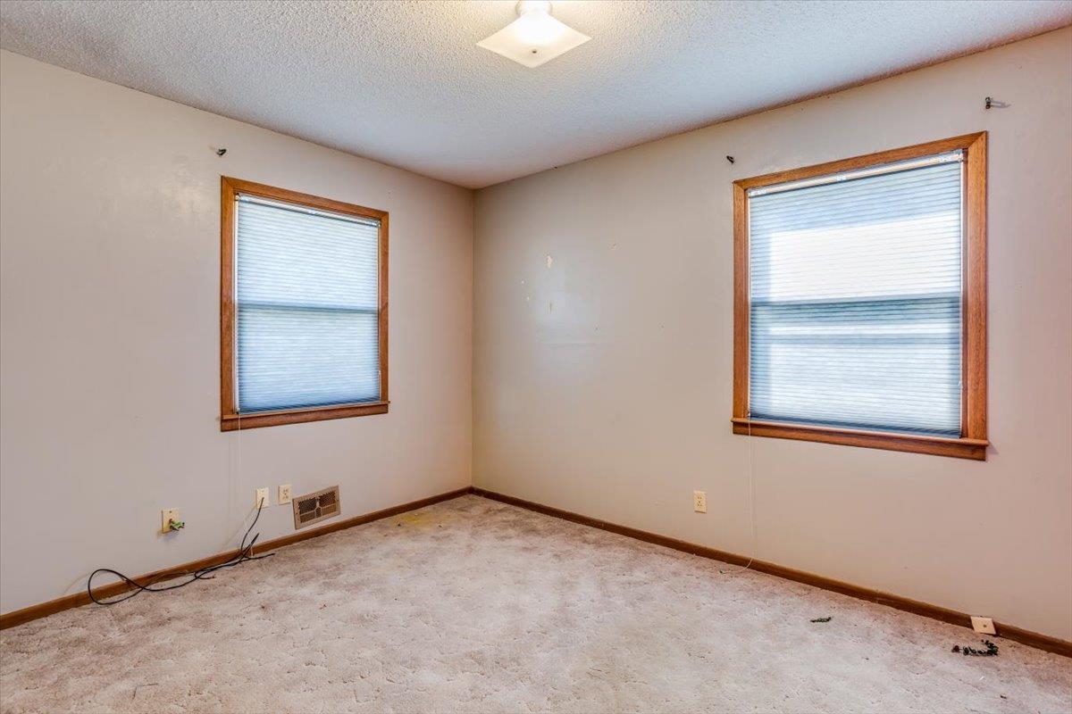 311 N Burns Ave, Valley Center, Kansas image 23