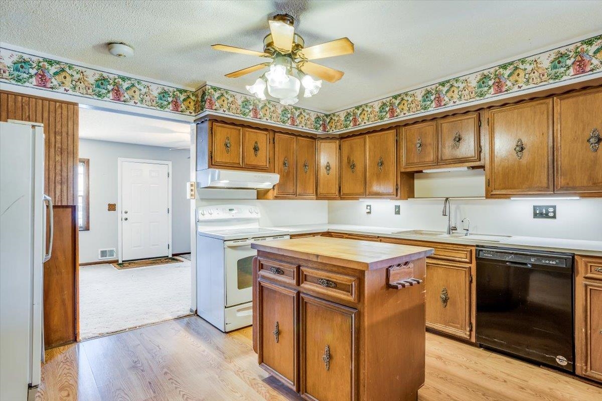 311 N Burns Ave, Valley Center, Kansas image 9