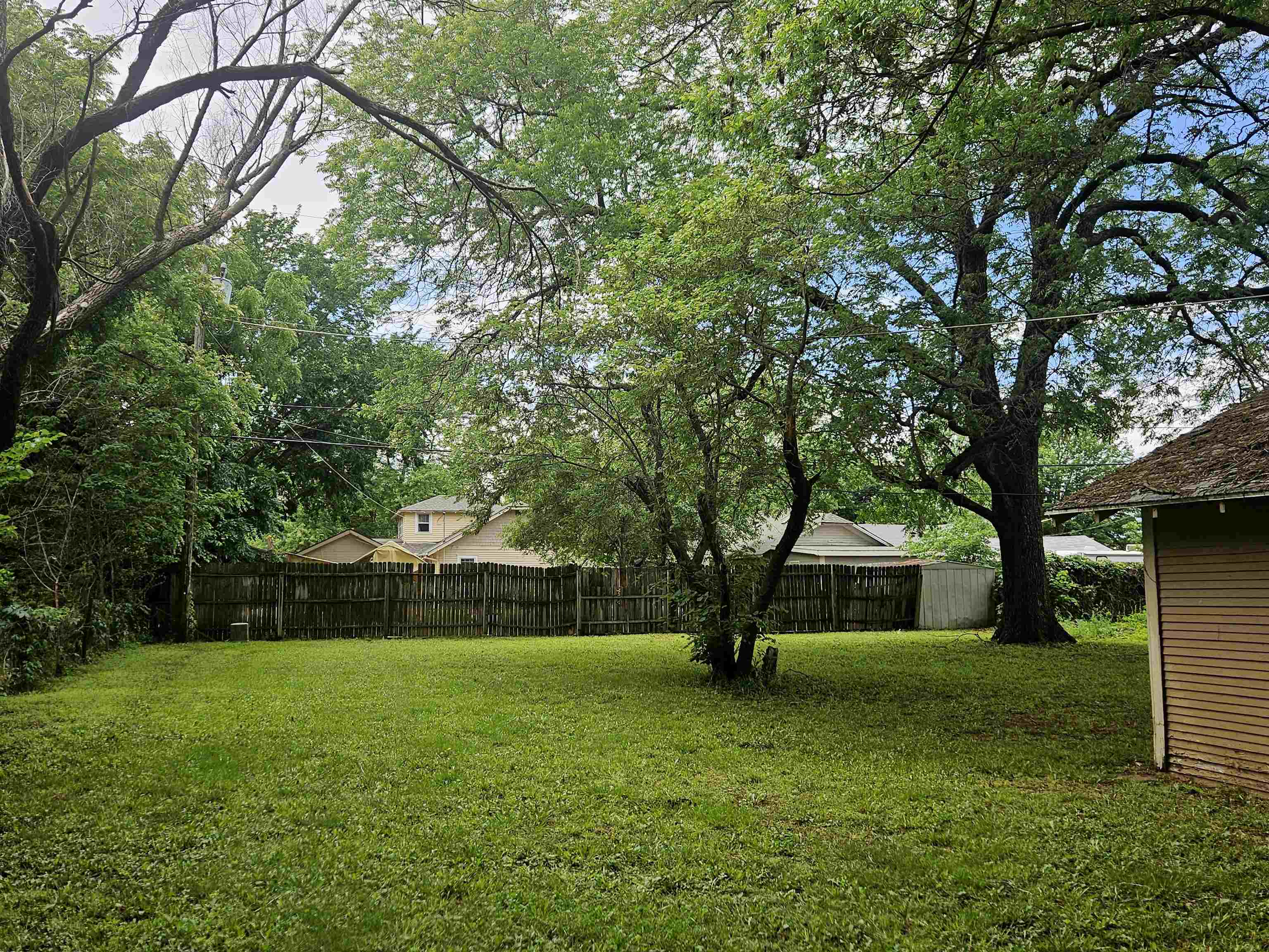 507 N Topeka St, El Dorado, Kansas image 2