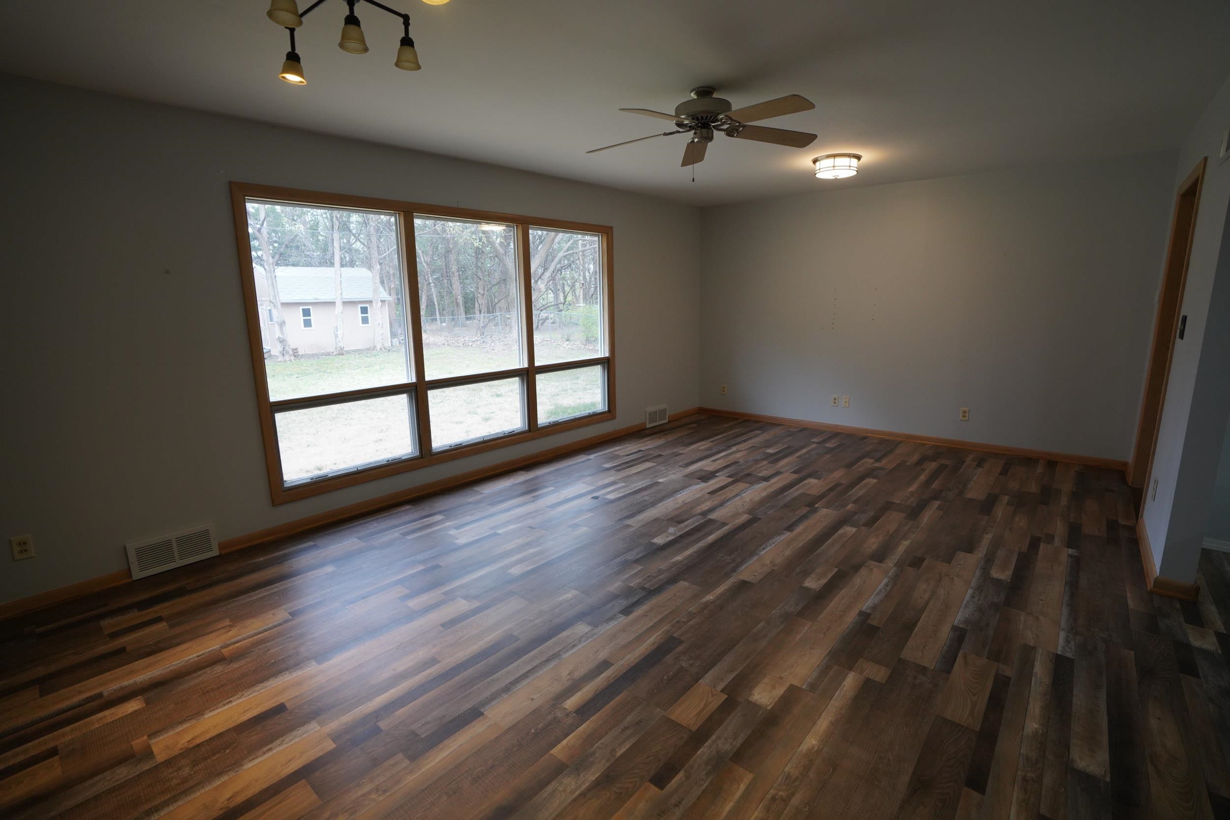 1312 W 9th St, Newton, Kansas image 3