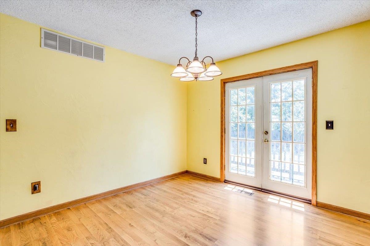 Wichita, Kansas 67207, United States, 3 Bedrooms Bedrooms, ,3 BathroomsBathrooms,Residential,Pending,50429