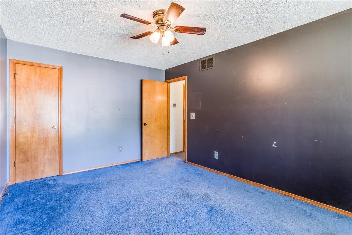 Wichita, Kansas 67207, United States, 3 Bedrooms Bedrooms, ,3 BathroomsBathrooms,Residential,Pending,50429