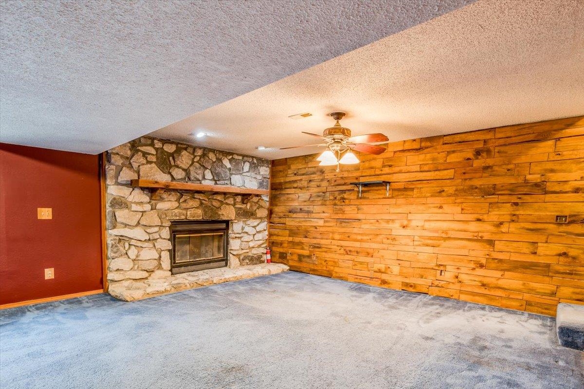 Wichita, Kansas 67207, United States, 3 Bedrooms Bedrooms, ,3 BathroomsBathrooms,Residential,Pending,50429