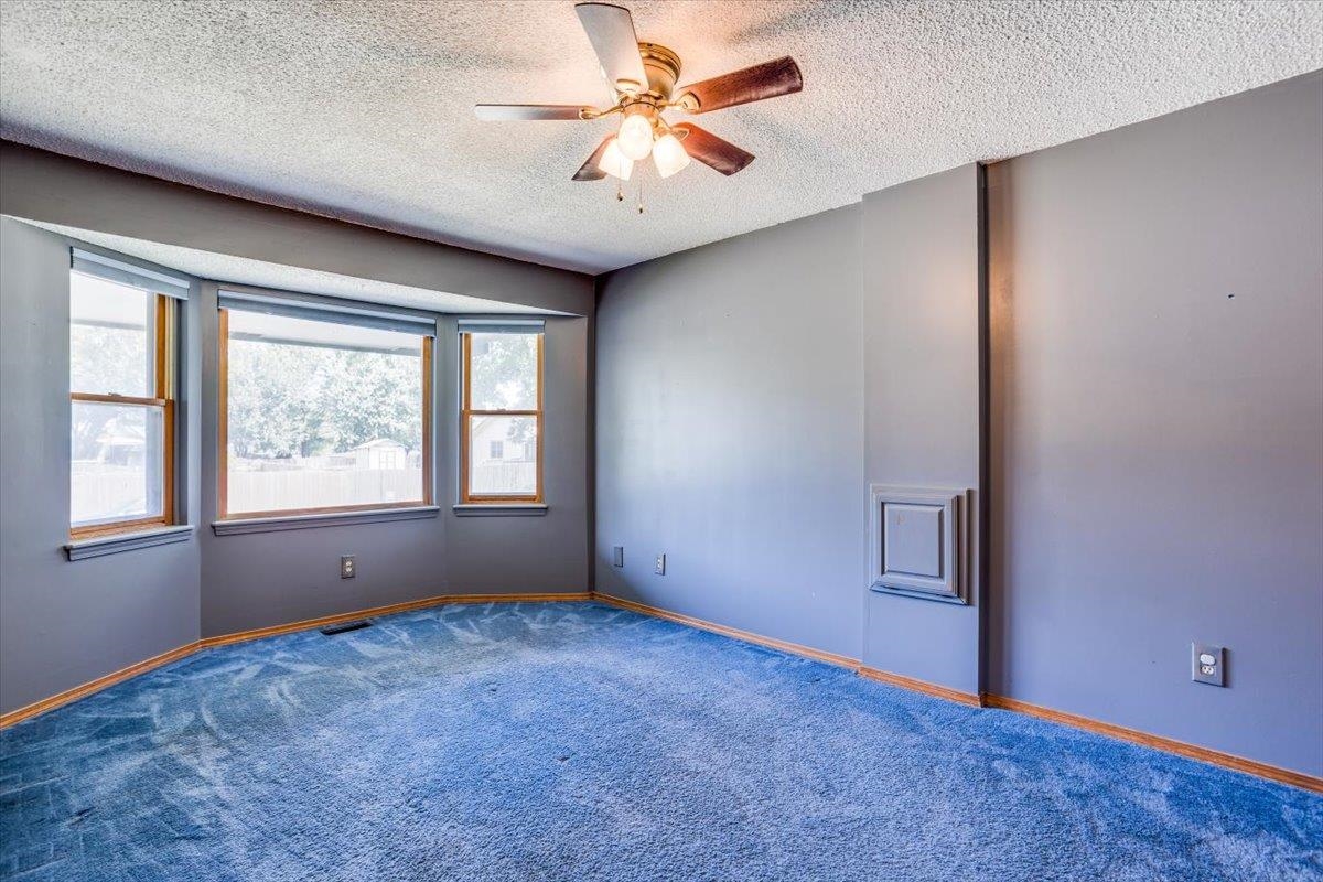 Wichita, Kansas 67207, United States, 3 Bedrooms Bedrooms, ,3 BathroomsBathrooms,Residential,Pending,50429