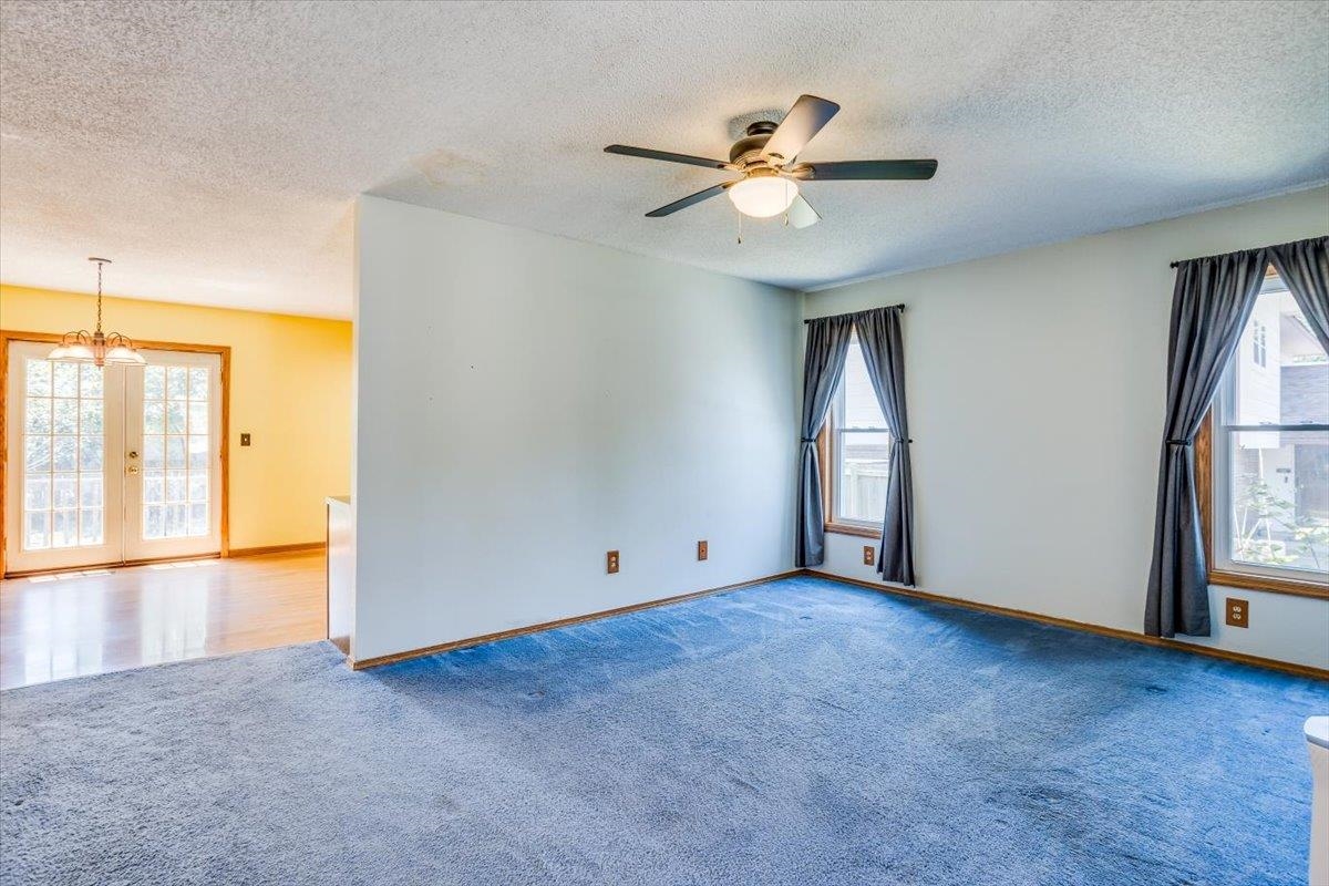 Wichita, Kansas 67207, United States, 3 Bedrooms Bedrooms, ,3 BathroomsBathrooms,Residential,Pending,50429