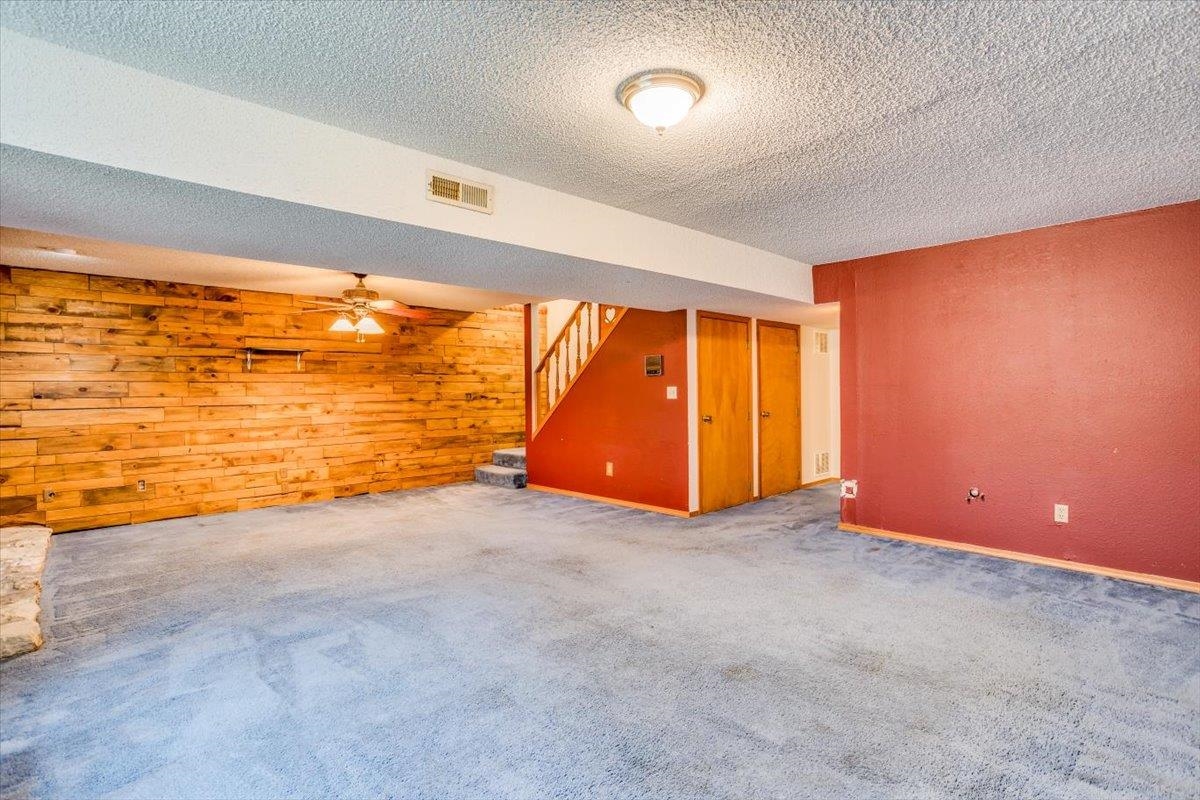 Wichita, Kansas 67207, United States, 3 Bedrooms Bedrooms, ,3 BathroomsBathrooms,Residential,Pending,50429