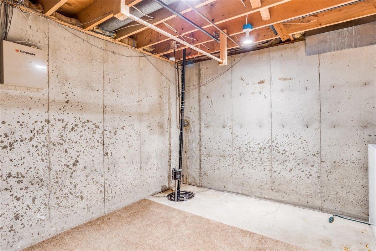 Wichita, Kansas 67207, United States, 3 Bedrooms Bedrooms, ,3 BathroomsBathrooms,Residential,Pending,50429