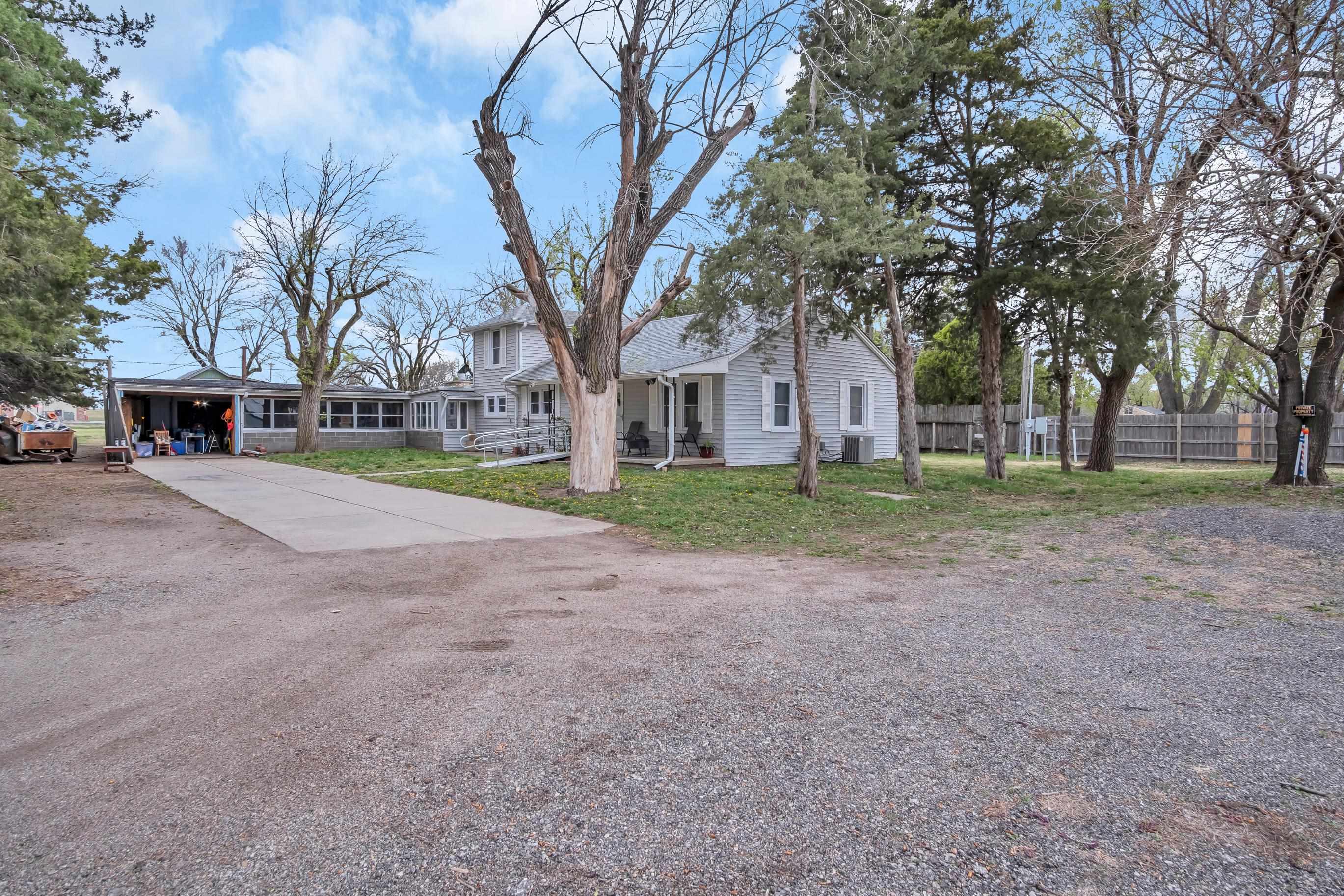 1202 S Walnut St, Newton, Kansas image 3
