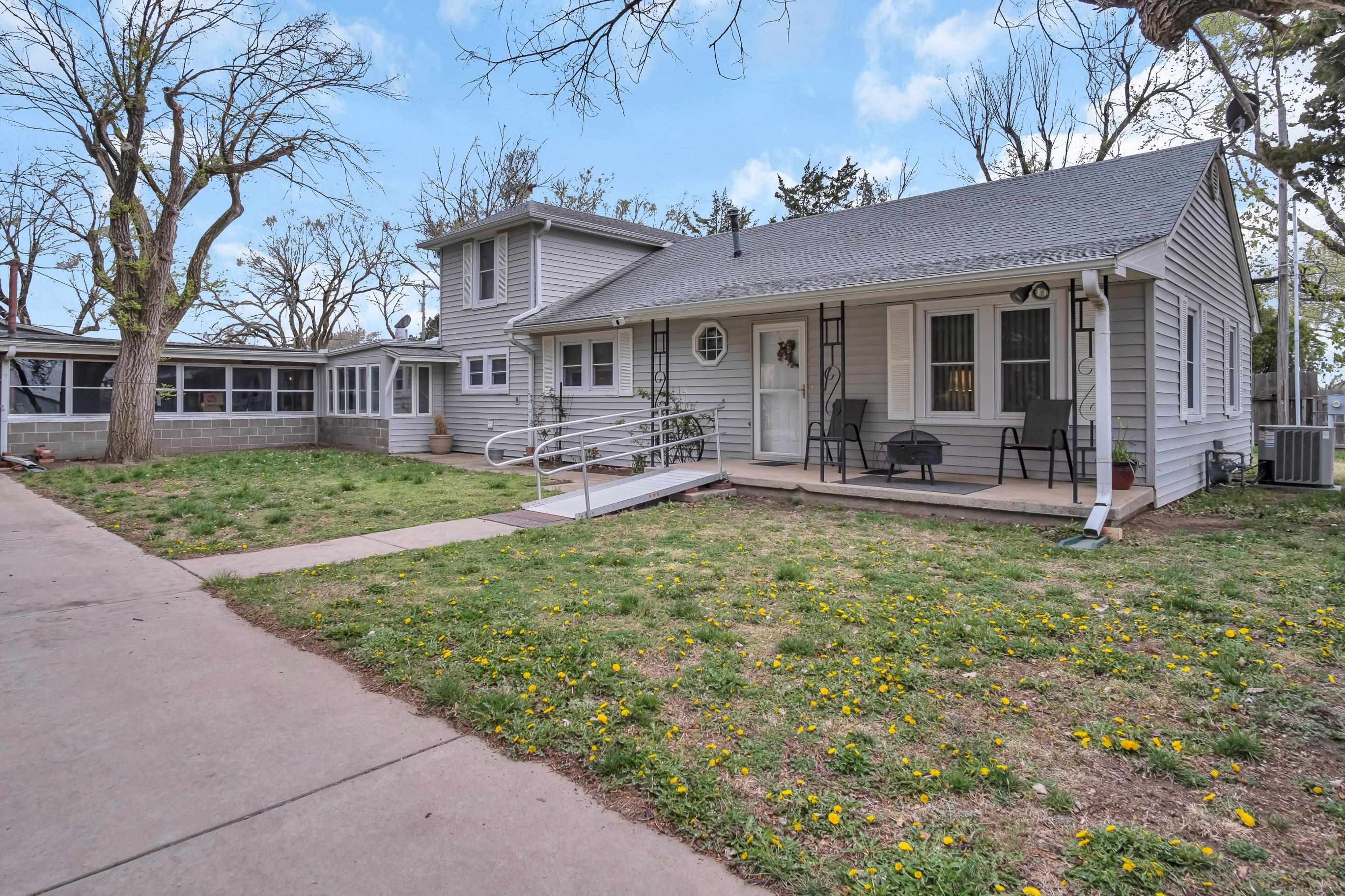 1202 S Walnut St, Newton, Kansas image 2
