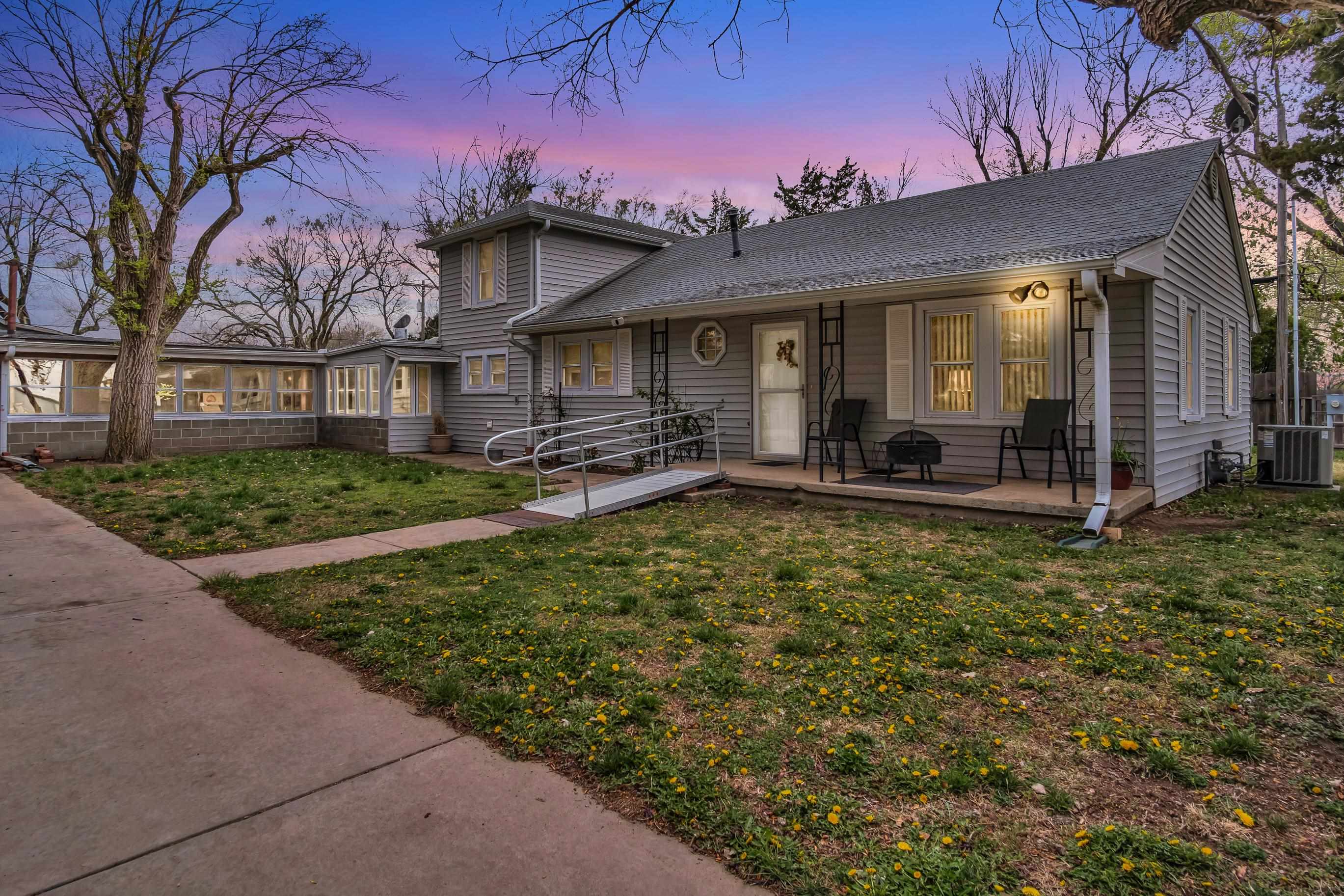 1202 S Walnut St, Newton, Kansas image 1