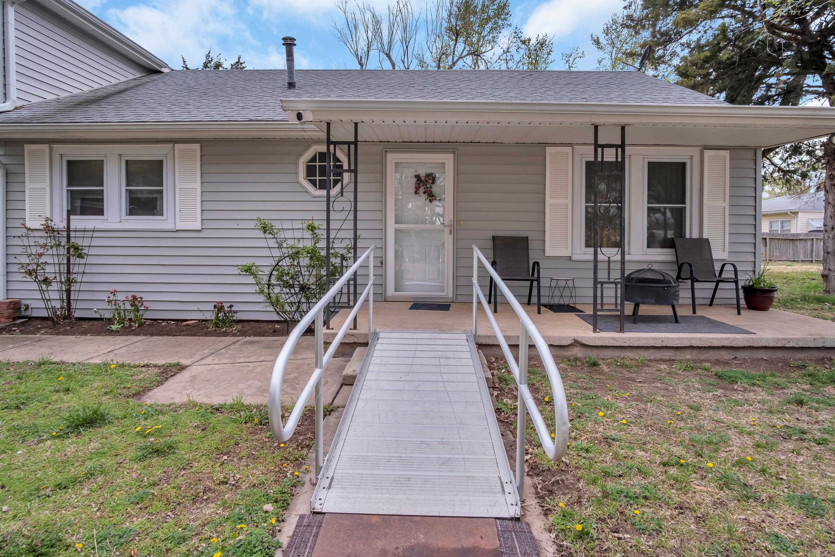 1202 S Walnut St, Newton, Kansas image 4