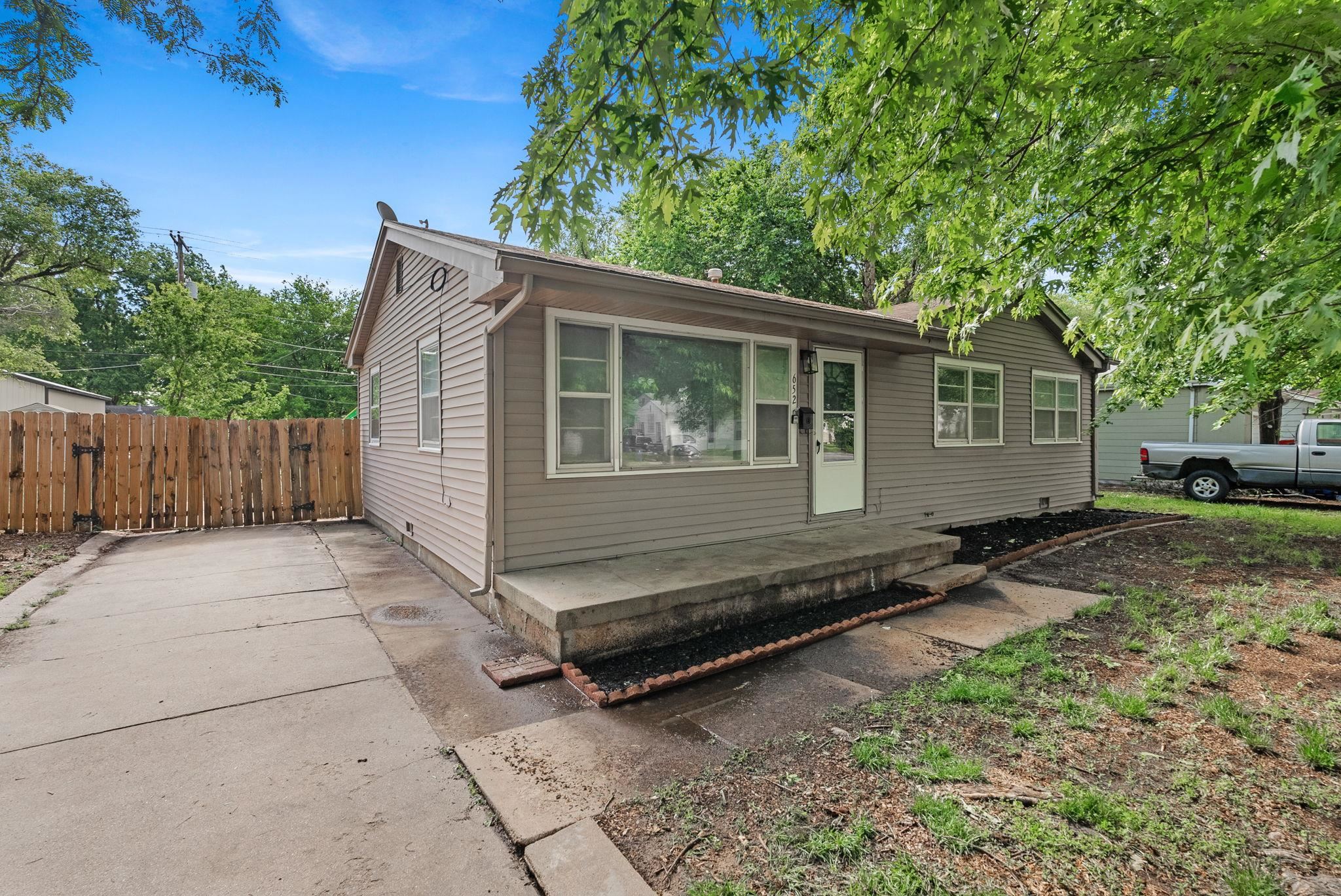 652 N Meridian Ave, Valley Center, Kansas image 3