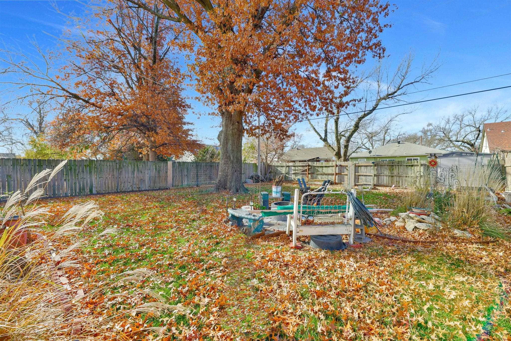 Wichita, Kansas 67218, United States, 2 Bedrooms Bedrooms, ,1 BathroomBathrooms,Residential,Pending,18849