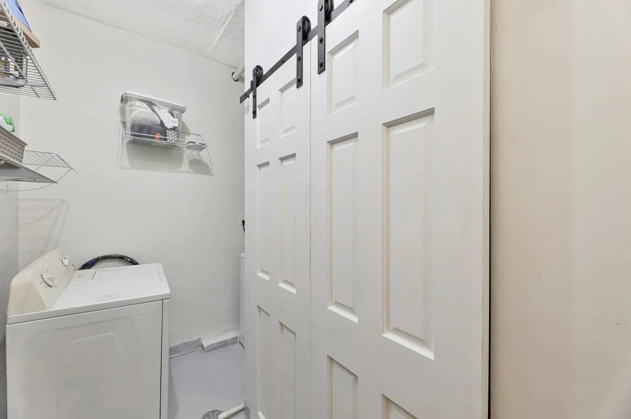 Wichita, Kansas 67218, United States, 2 Bedrooms Bedrooms, ,1 BathroomBathrooms,Residential,Pending,18849