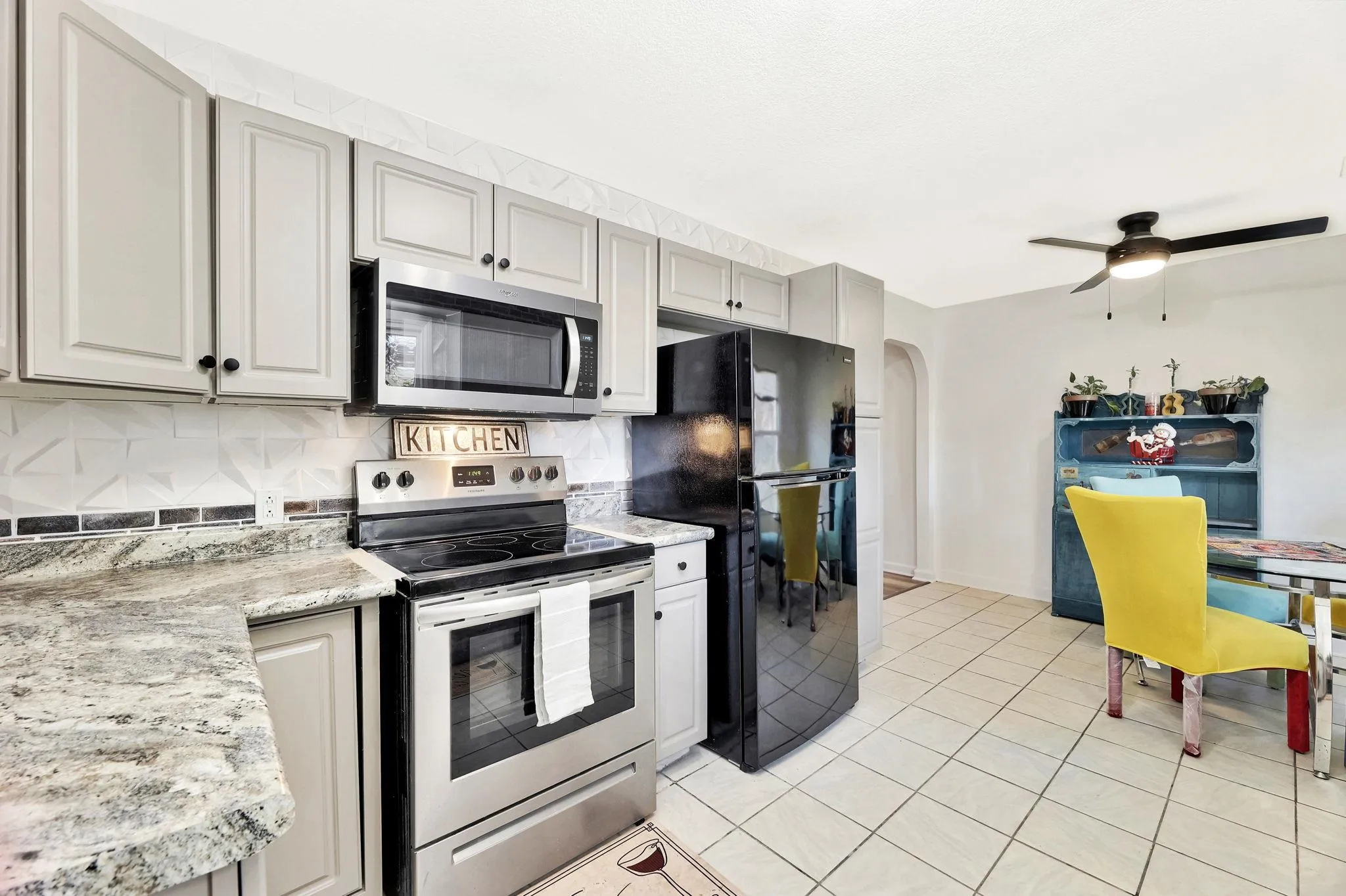 Wichita, Kansas 67218, United States, 2 Bedrooms Bedrooms, ,1 BathroomBathrooms,Residential,Pending,18849