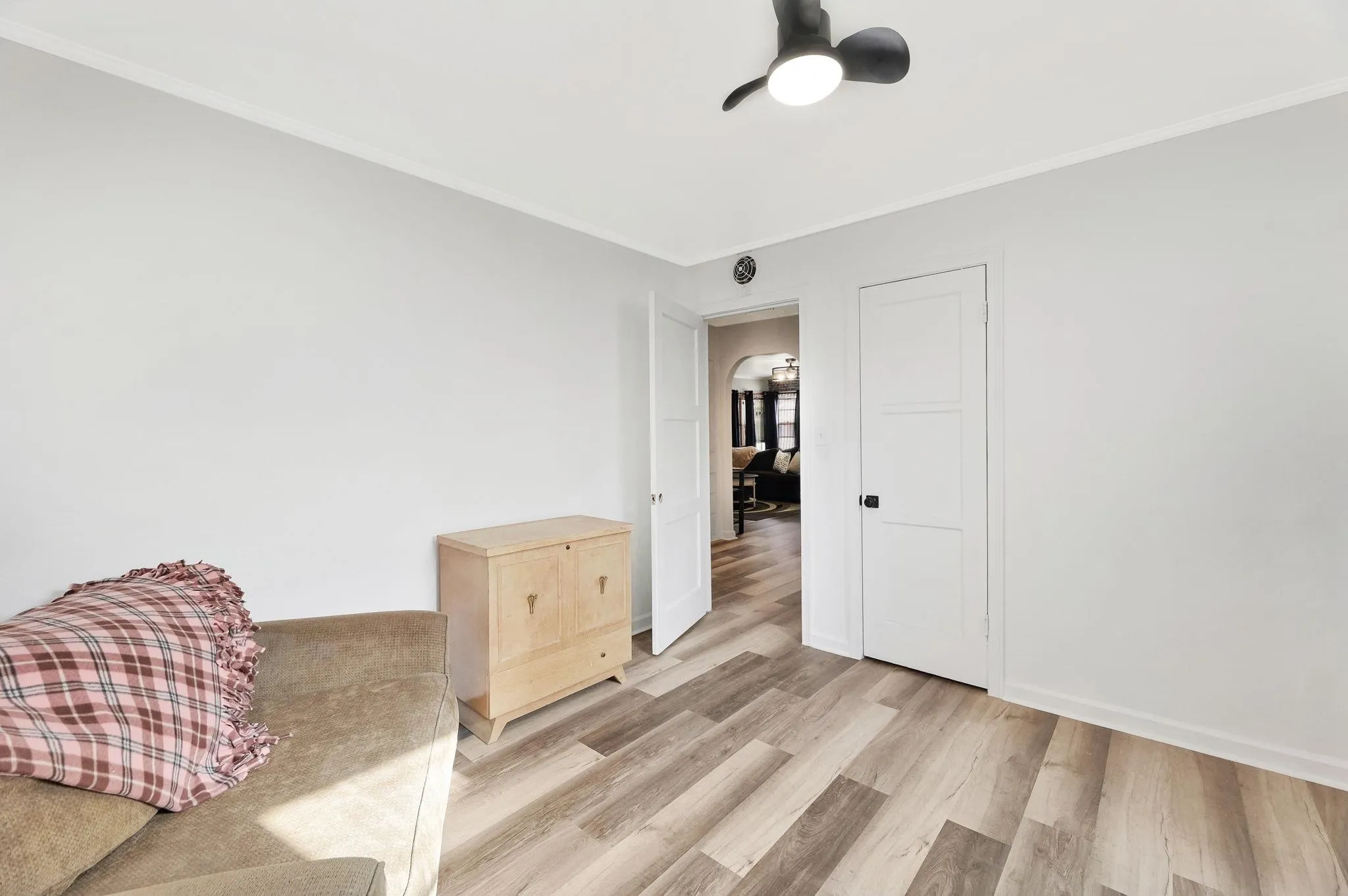 Wichita, Kansas 67218, United States, 2 Bedrooms Bedrooms, ,1 BathroomBathrooms,Residential,Pending,18849