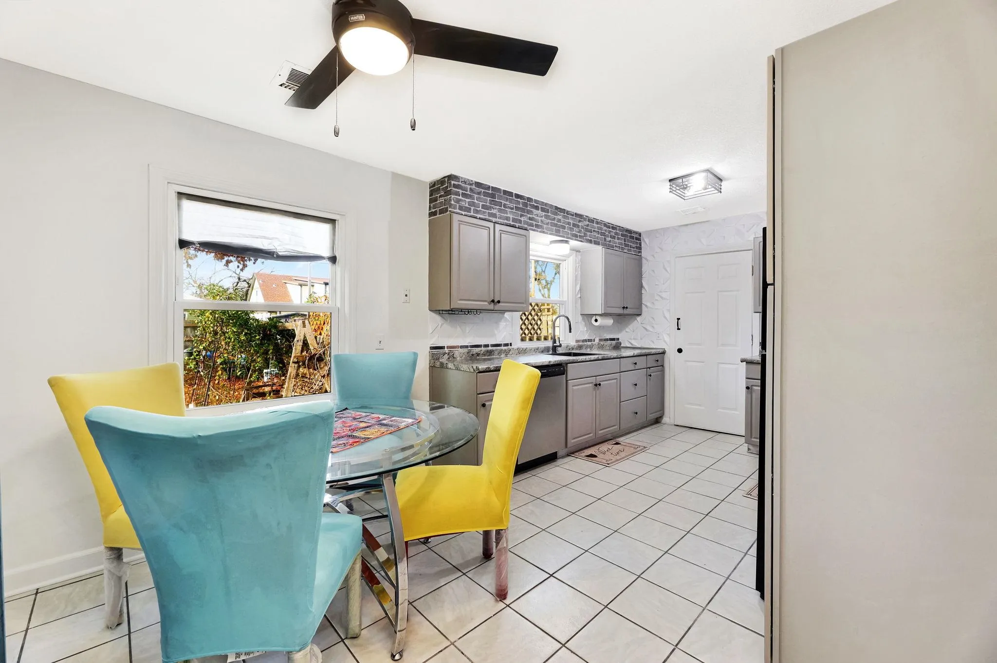 Wichita, Kansas 67218, United States, 2 Bedrooms Bedrooms, ,1 BathroomBathrooms,Residential,Pending,18849