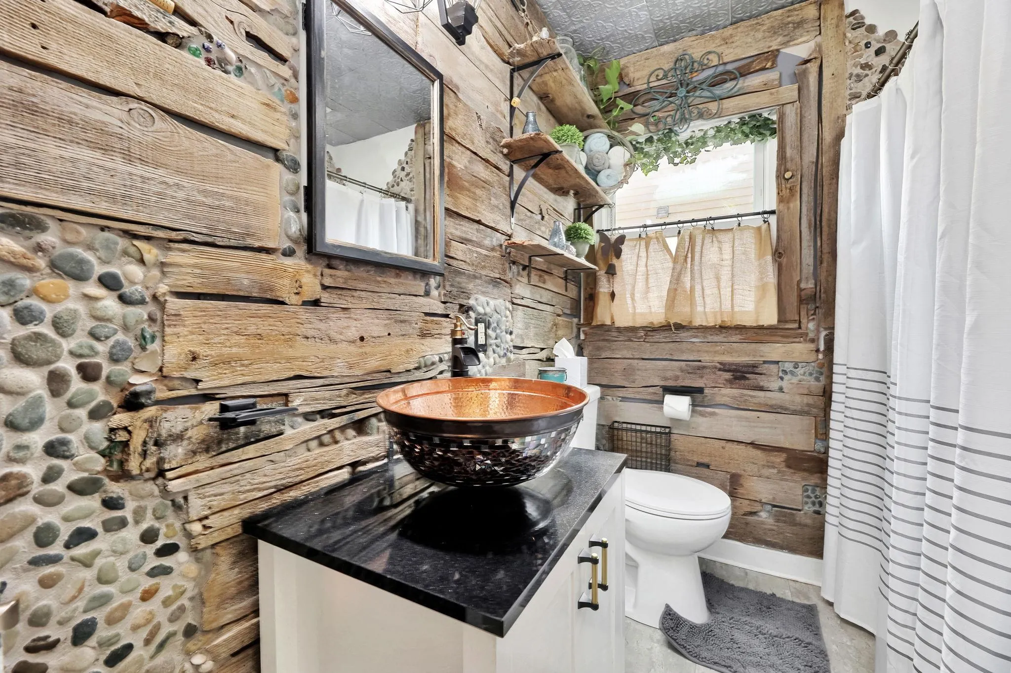 Wichita, Kansas 67218, United States, 2 Bedrooms Bedrooms, ,1 BathroomBathrooms,Residential,Pending,18849