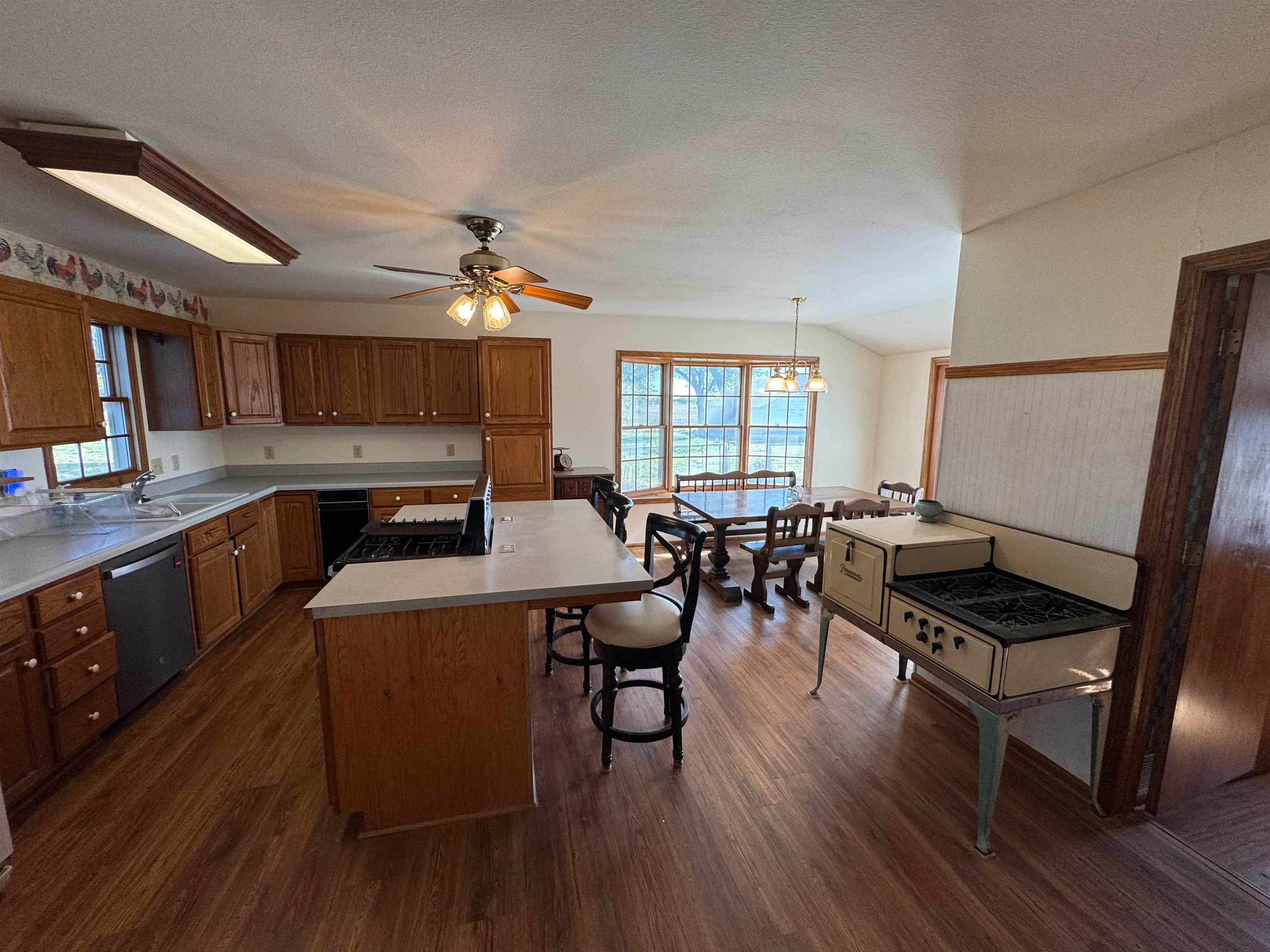 Winfield, Kansas 67156, United States, 3 Bedrooms Bedrooms, ,2 BathroomsBathrooms,Residential,Active,237979