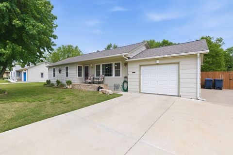 Homes For Sale - 1800 W 3rd Ave<br/> El Dorado, KS 67042