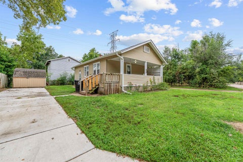 Homes For Sale - 914 Riverside Blvd<br/> Saline County, Salina, KS 67401