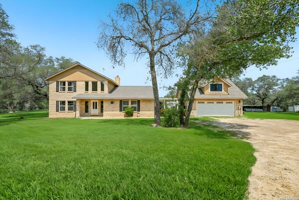 1922 Virginia Ln, Floresville, TX, 78114