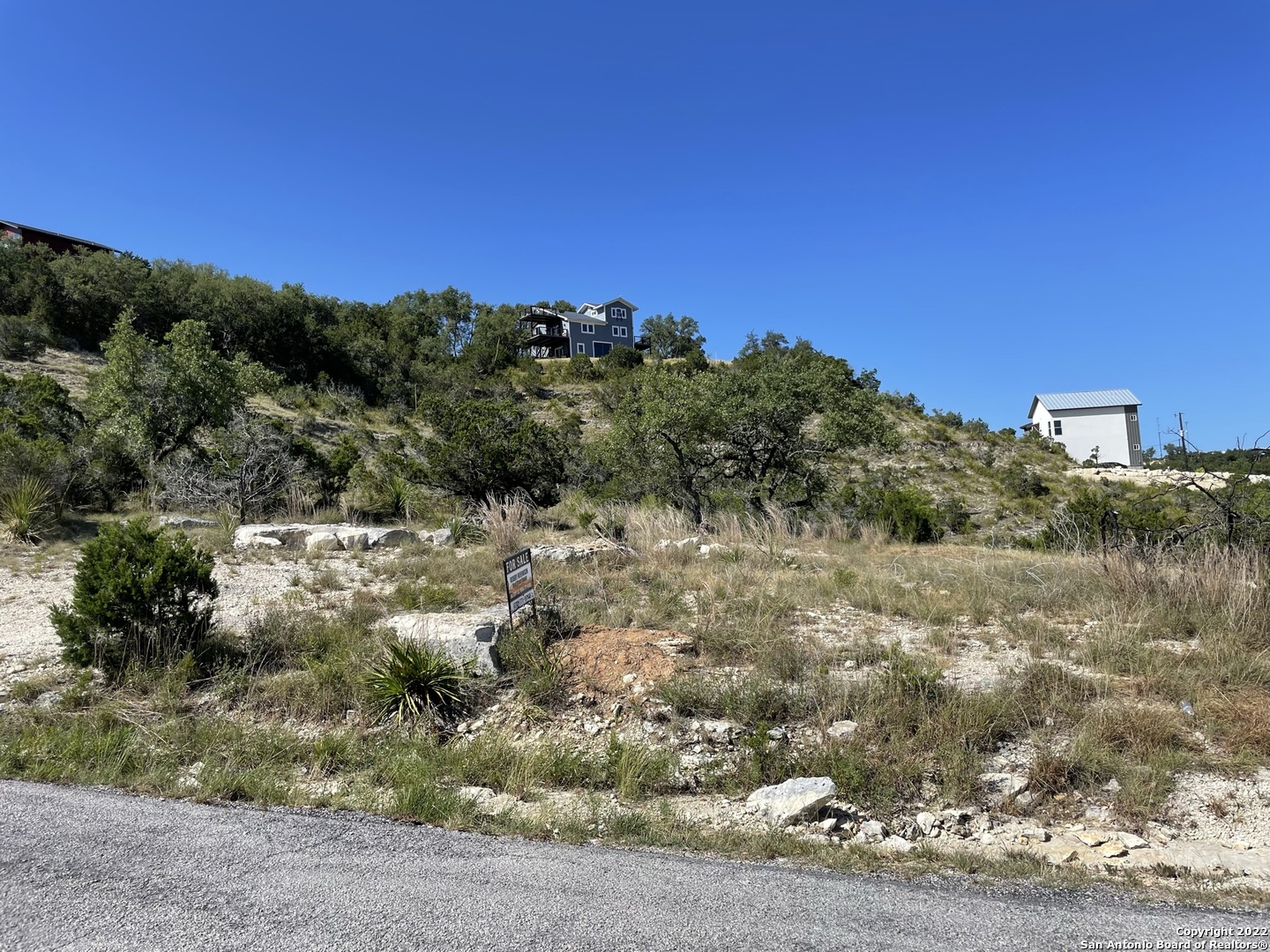 472 LEXINGTON PASS
