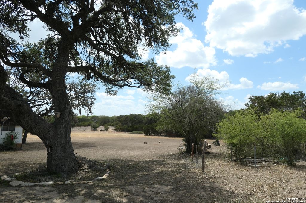 Photo of 561 Hideaway Ln, Pipe Creek, TX 78063 (MLS # 1625526)