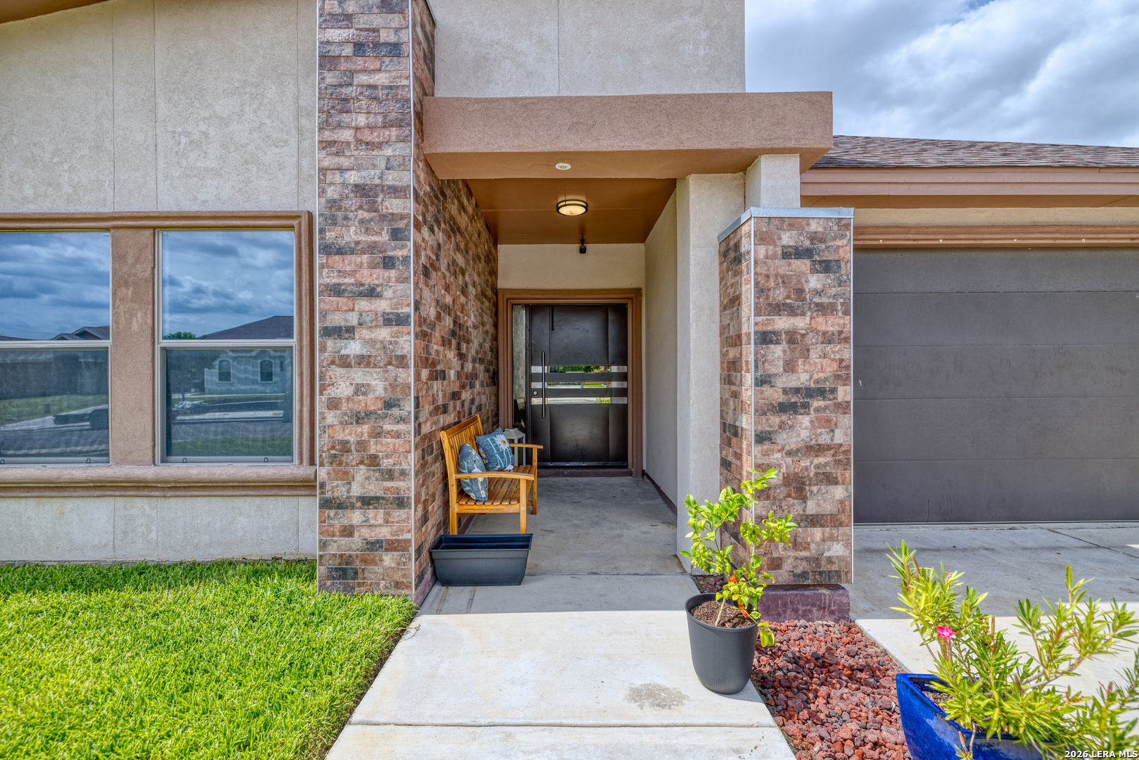 2721 Acacia