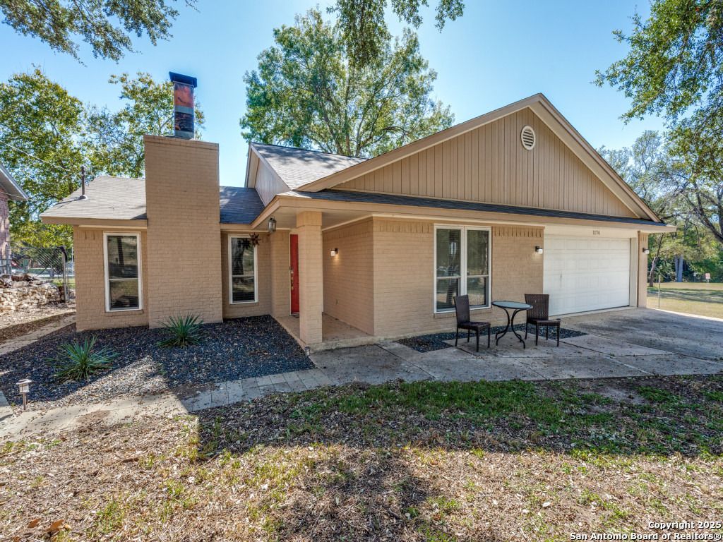 Photo of 1174 Mooncrest, New Braunfels, TX 78130 (MLS # 1921076)