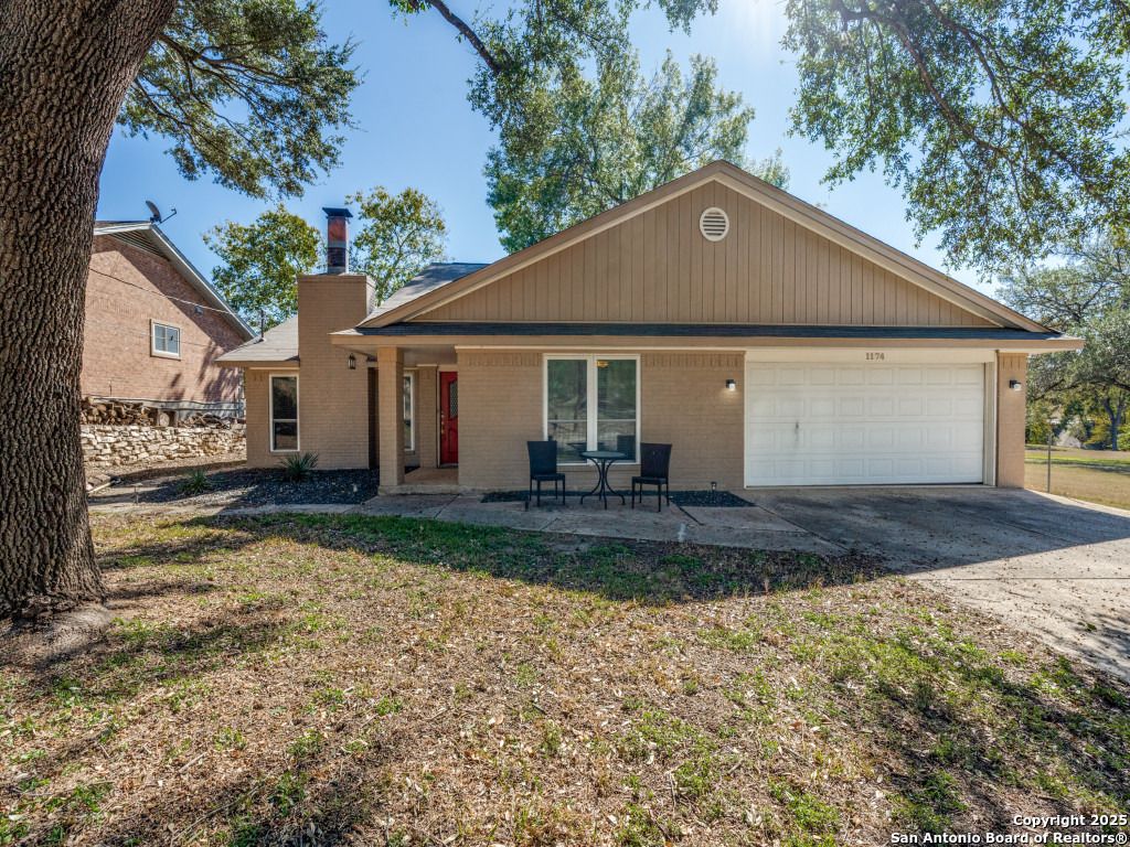 Photo of 1174 Mooncrest, New Braunfels, TX 78130 (MLS # 1921076)