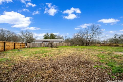 A home in Floresville