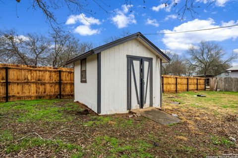 A home in Floresville