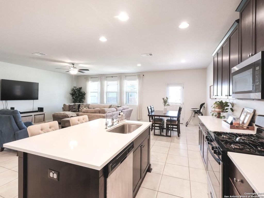 Photo of 3930 Legend Woods, New Braunfels, TX 78130 (MLS # 1917886)