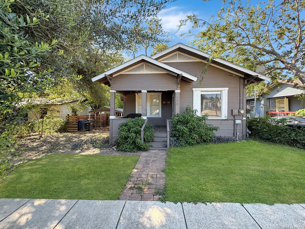 Photo of 608 E MISTLETOE AVE, San Antonio, TX 78212 (MLS # 2022664)