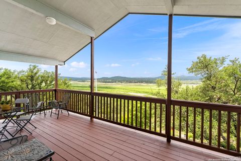 125 Northlake Cove Lakehills TX 78063