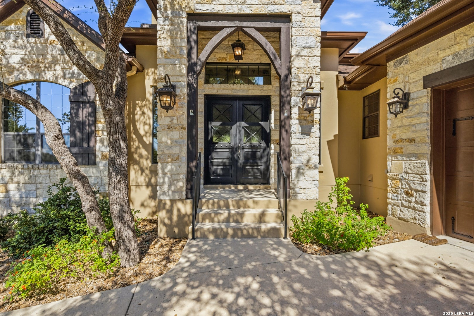8131 Colonial Woods