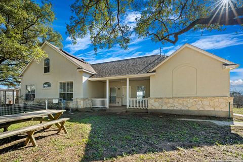 A home in Floresville