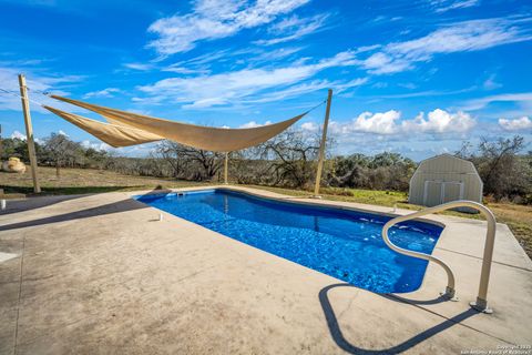 A home in Floresville