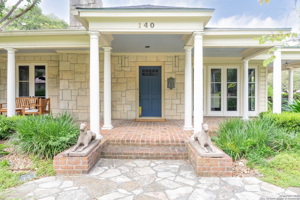 Photo of 140 W Fair Oaks Pl, Alamo Heights, TX 78209 (MLS # 1955446)